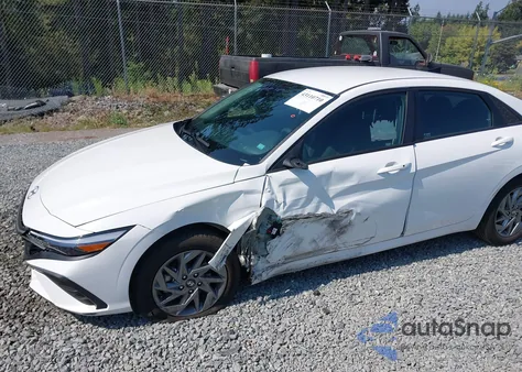 2024 Hyundai Elantra Sel z USA, uszkodzony, nr VIN KMHLM4DG6RU648718